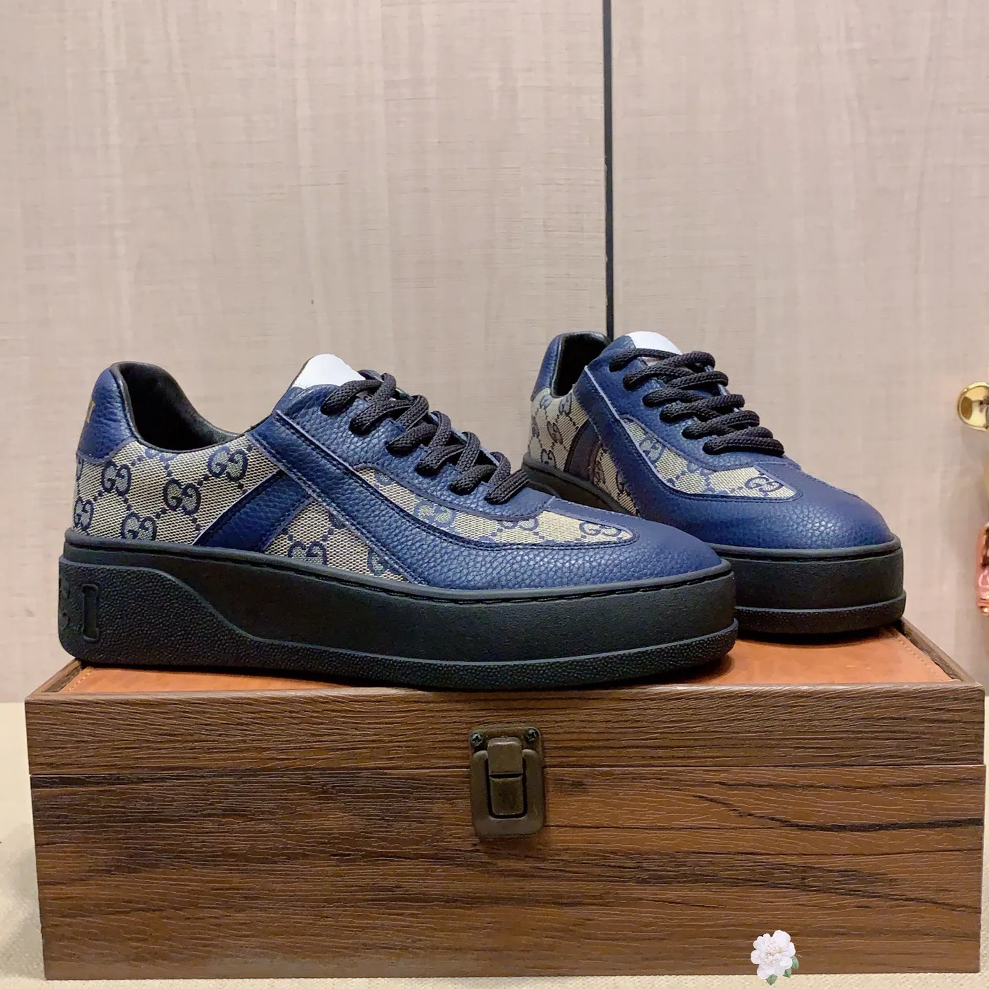 Men's men's shoes💰420💰💰🎩🎩[Lightning][Lightning] "GUCCI*" The latest and most popular casual sports shoes, top brand [seduce] luxury ~ purchasing agent, top quality ~. [Strong] The upper is made of imported breathable cowhide with material ➕ breathable sheepskin feet (•) and fine workmanship. The original stylish and stylish soft rubber wear-resistant and non-slip outsole is light and comfortable on the feet. The real thing looks better when photographed in person. 012: code: 38-44, can be customized to 45, 3️⃣ colors are available
